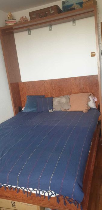 Pat rabatabil pe verticală