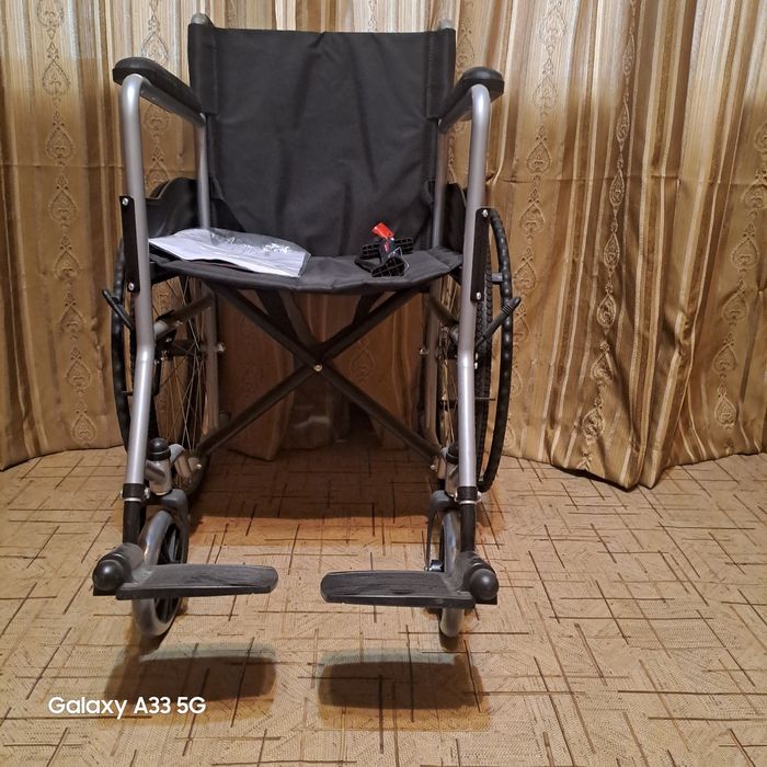 Коляска для людей с ограниченной возможностью передвижения