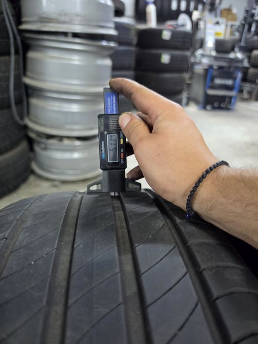 2 Броя 225/55/17 Michelin 5mm 23dot