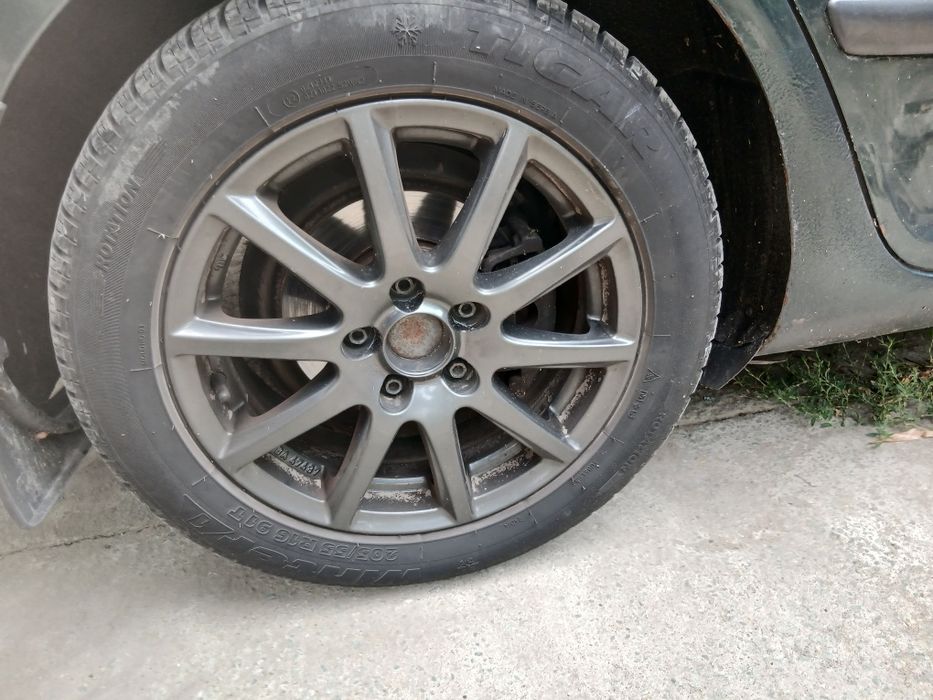 Jante aliaj negre R16 5X112 cu anvelope 205/55 pentru Skoda Octavia 2/Golf 5/Passat B6
