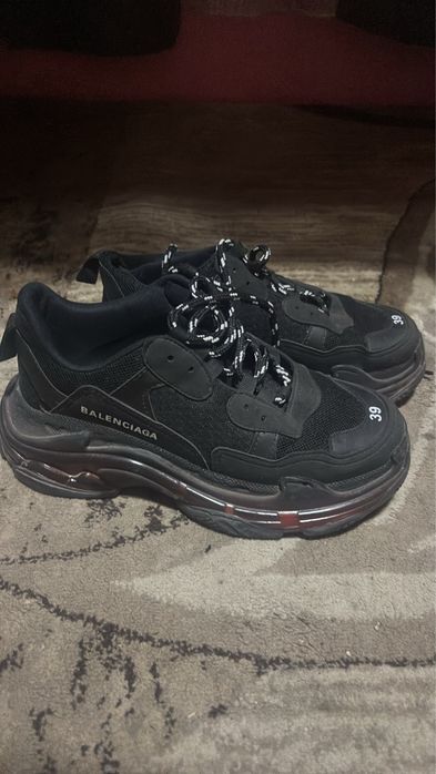 Balenciaga negrii