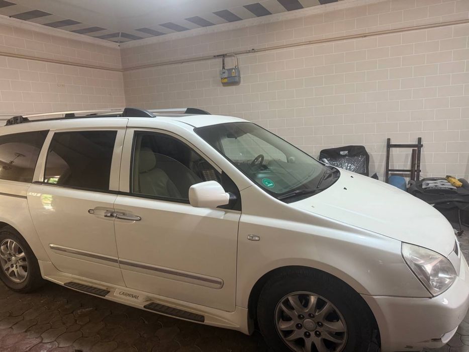 Kia Carnival 2006 va 2007 yil 2 ta bor srochno