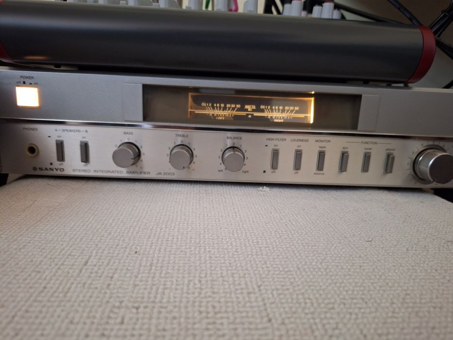 Продавам усилвател Sanyo