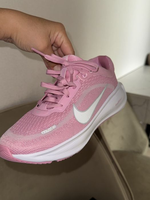 Продам новые кроссовки NIKE оригинал