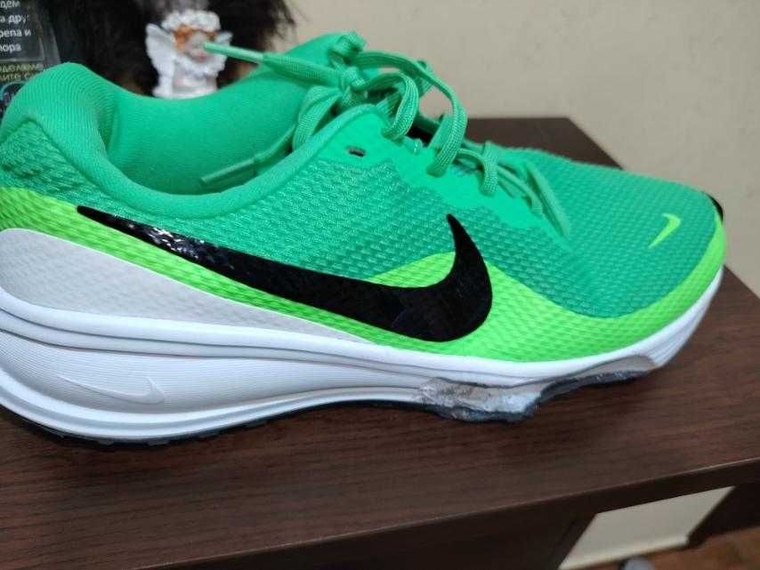 Продавам маратонки Nike Revolution 8