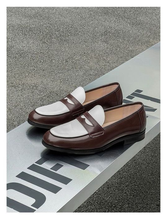 Классические туфли под строгий образ лоферы