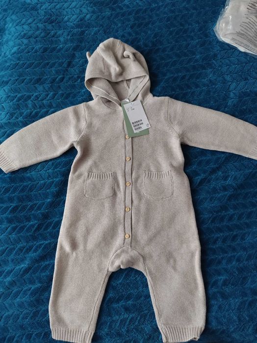 Vând salopetă tricotată băiețel