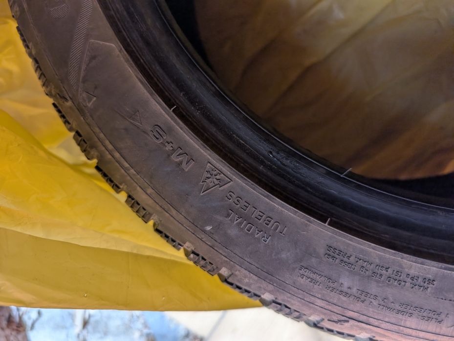 Продавам зимни гуми good year ultra grip 3 225/45/17