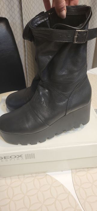 Боти на платформа естествена кожа