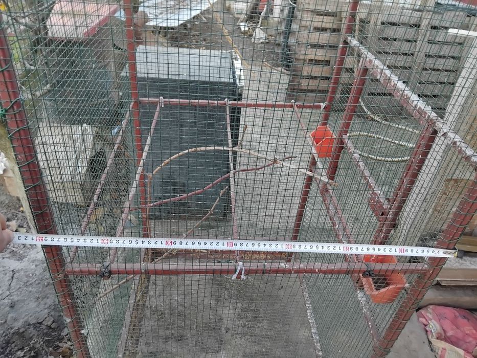 Se vinde voliera medie/mare pentru papagali