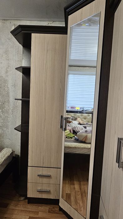 Шкаф угловой, распашной
