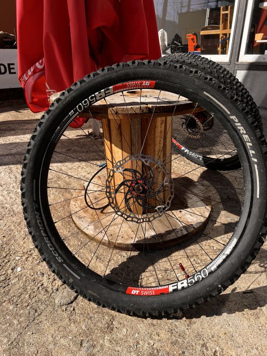 Капли Industry Nine, шини DT Swiss и HOPE