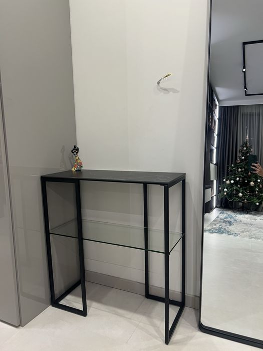 Конзолна маса