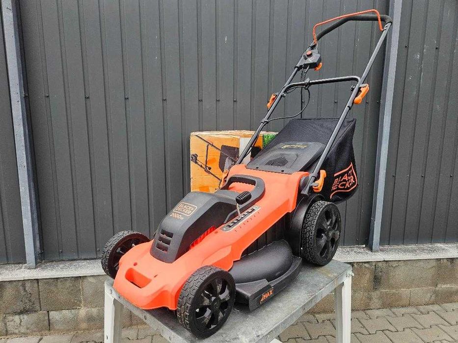 Masina electrica de tuns iarba Black Decker