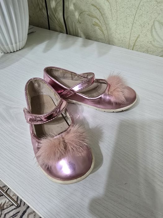 Продаю праздничные туфли
