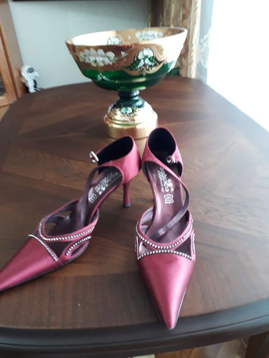 Продам туфли на шпильки