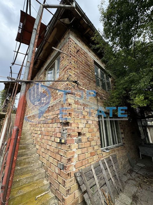 Продава се Къща в Златарица - 300 кв.м за 234 €/кв.м - Снимка #1