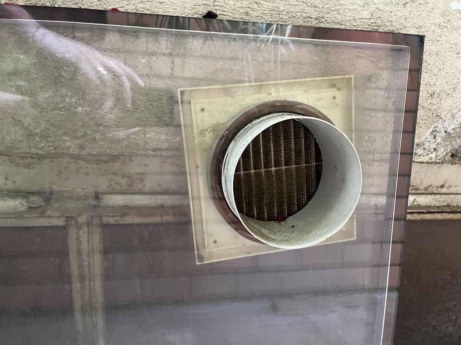 Sticla geam termopan cu aerisire de hota