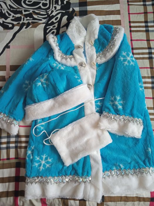 Продам костюм Снегурочки