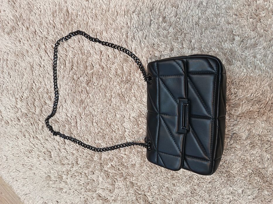 Дамска черна чанта