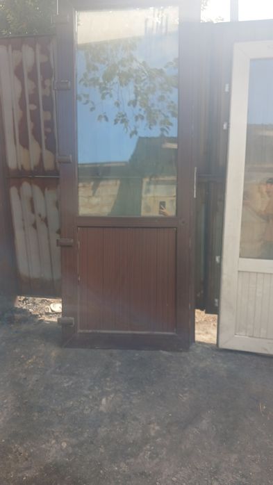 Продам пластиковые дверь