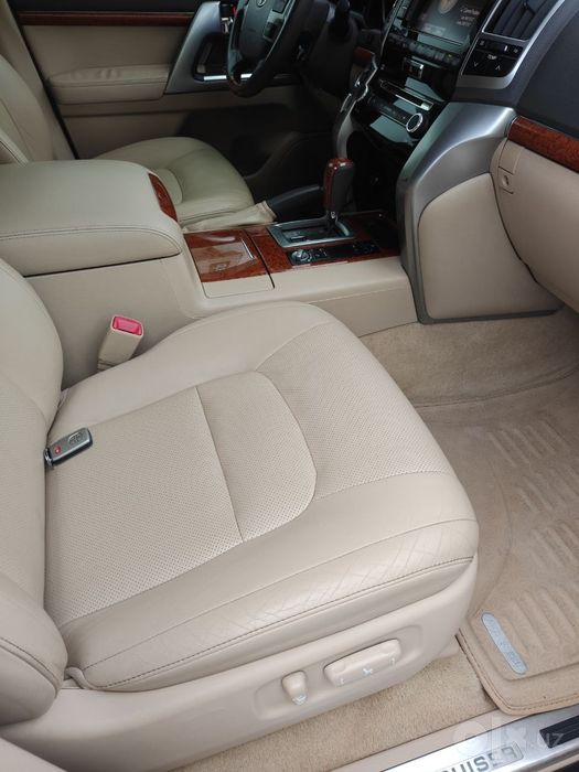 Продам Toyota Land Cruiser 200