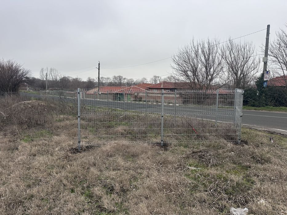 Изграждане на Огради с Метално Пано