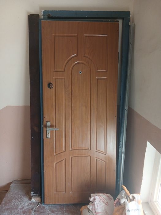 Temir eshik sotiladi Bu