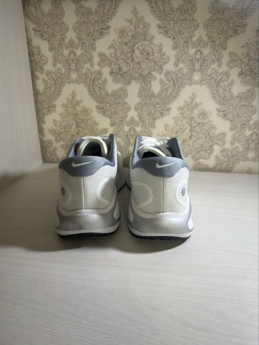 Nike journey run белые