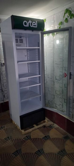 Витрина холодильник