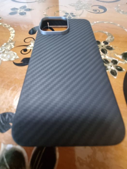 Vând husa NOUĂ  carbon iphone 15 pro max