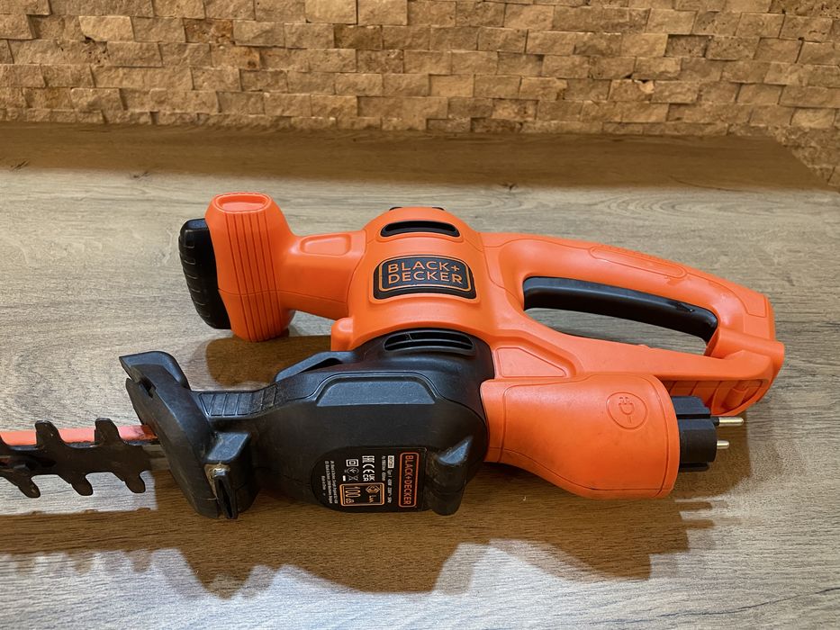 Masina de tuns gard viu Black & Decker