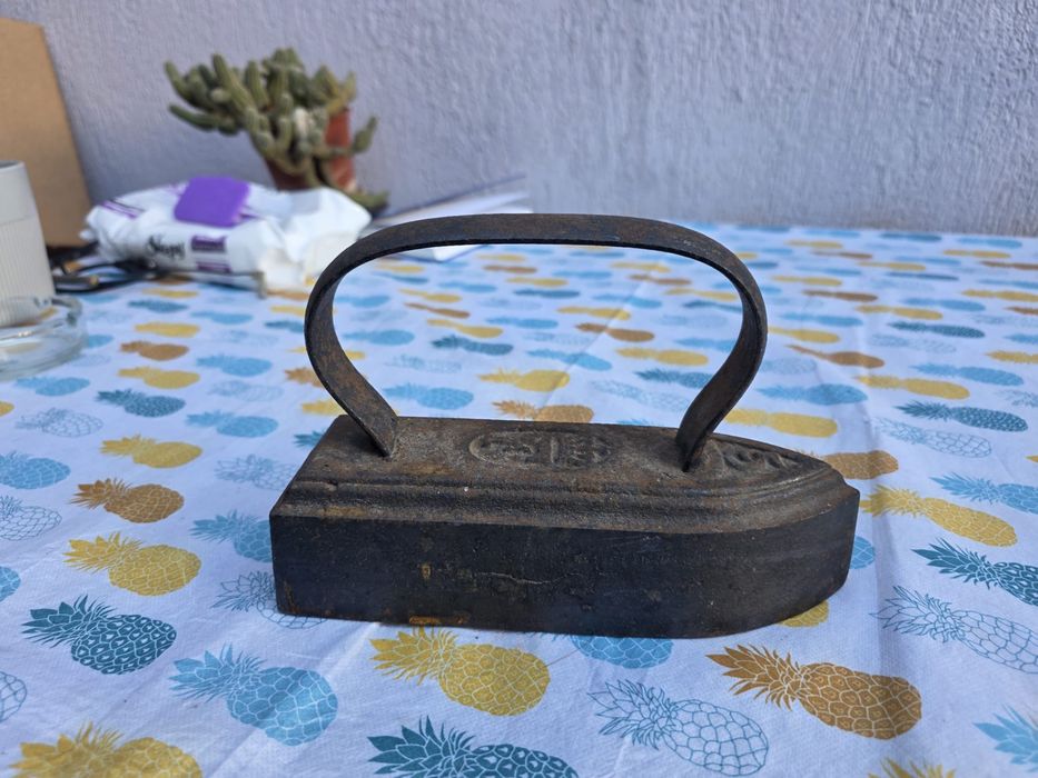 Vand 2 buc fier calcat vechi