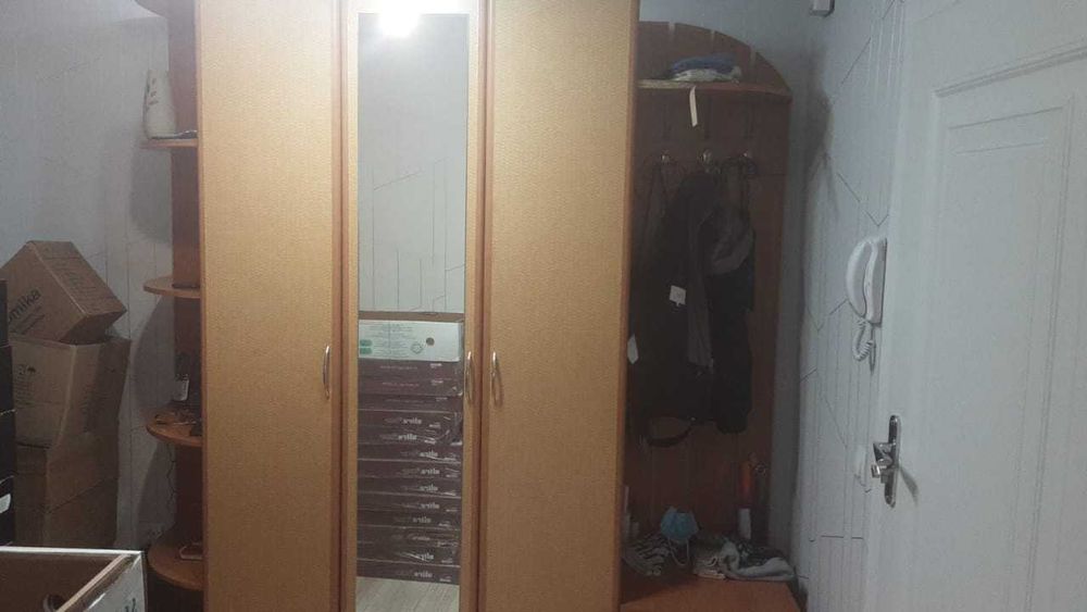 Продается шкаф для одежды  в коридор