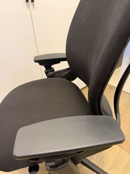 Scaun de birou ergonomic Steelcase Leap V2, full option + tetiera Atlas