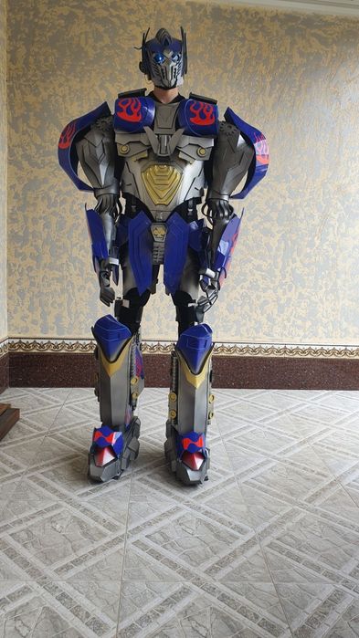 Robot, ayiqcha toy va marosimlar uchun kongil ochar kostyum