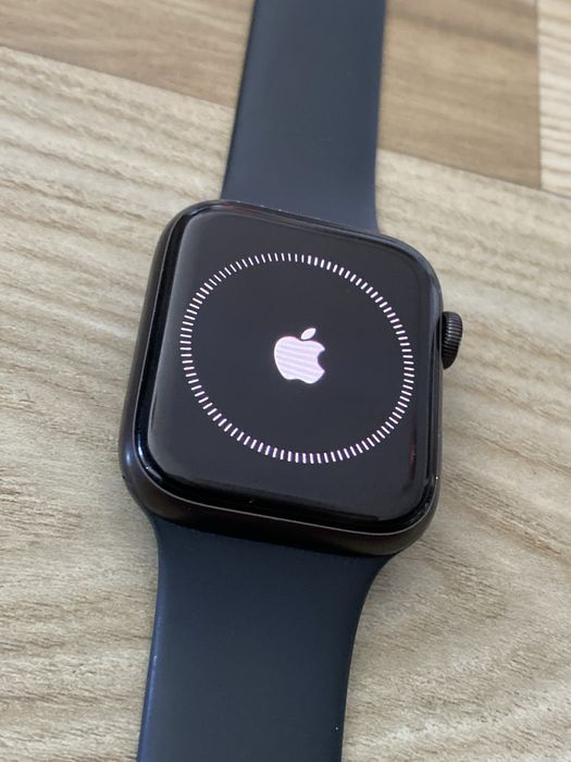 Apple Watch SE , 44 mm  , 2022