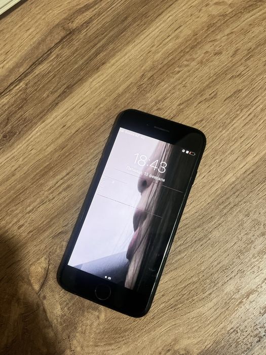 Продам айфон 7 почти идеал