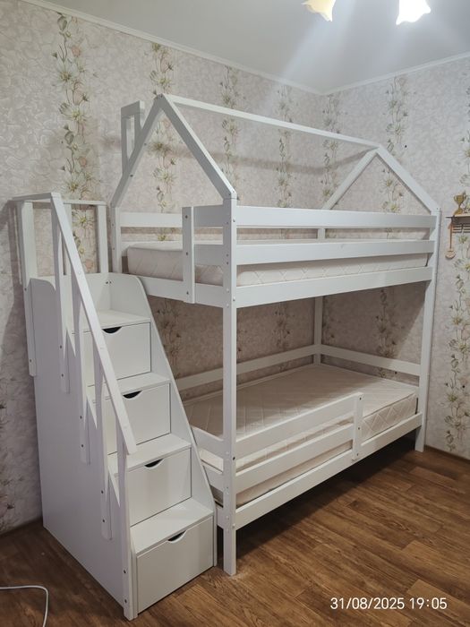 Кровать двухъярусная!