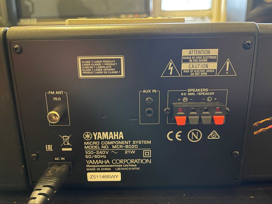 YAMAHA MCR-B020 micro система CD колони дистанционно MP3 USB Bluetooth