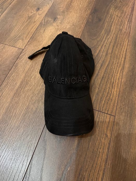 Balenciaga - шапка с козирка