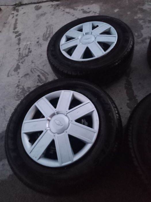 Шины диски калпачок в месте