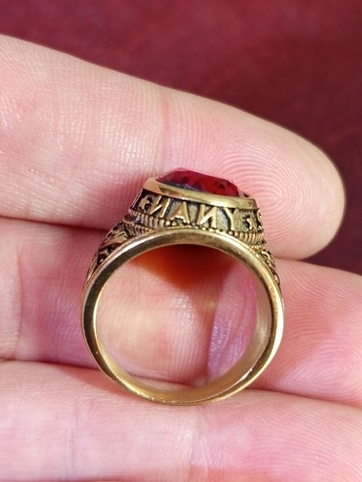 Мъжки пръстен в златист тон