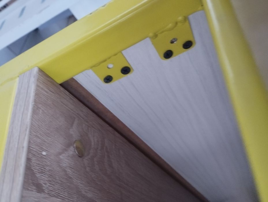 Maktab mebeli yigʻimaz shuningdek boshqa metallar ham