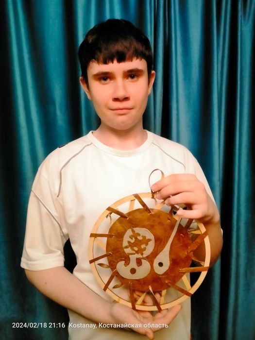 Продам картины из кожи.