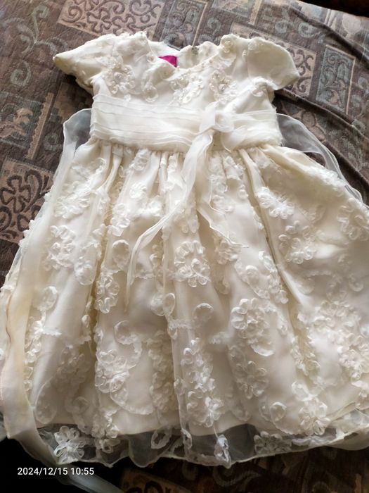 Продам нарядные детские платья