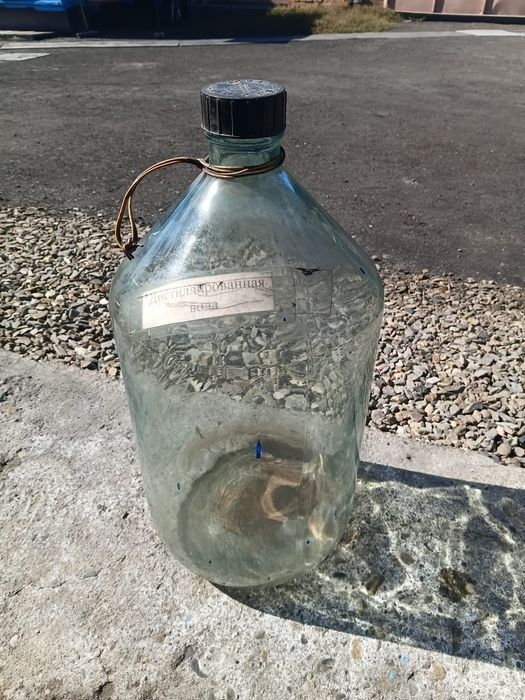 Продам большие бутылки