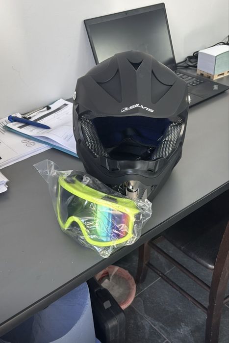 casca silvis neagra in stare buna o am de o luna