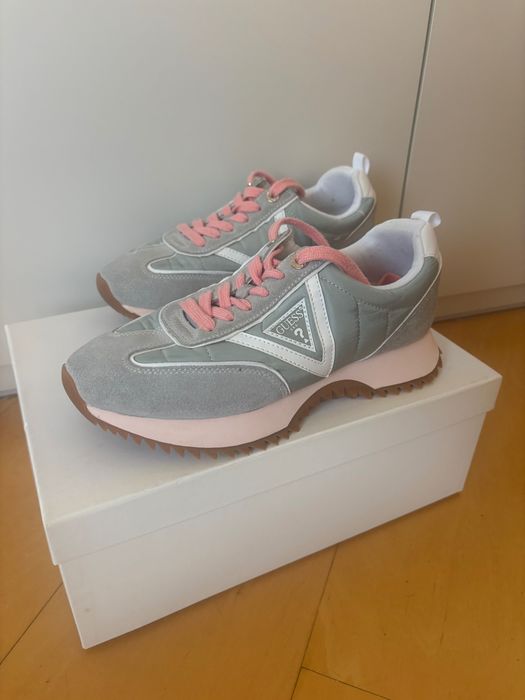 Дамски маратонки Guess green pink
