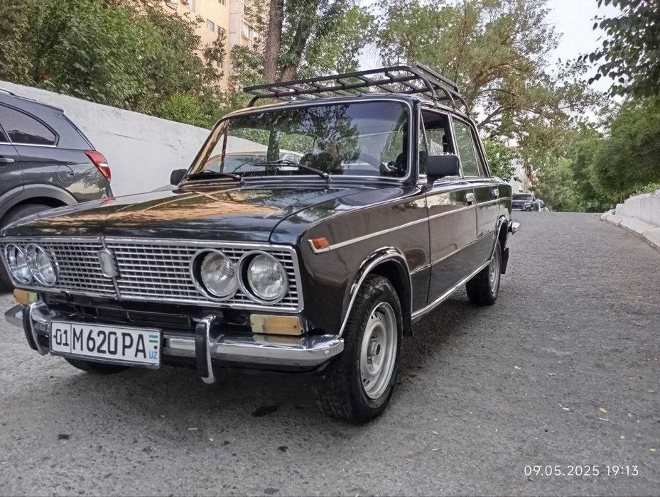 Продам ВАЗ-2103 (1 владелец с салона); топливо-бензин